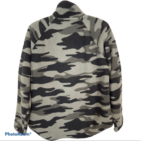 🥑5/$25 Maurices camo Sherpa pullover NWT sz M - Picture 5 of 5